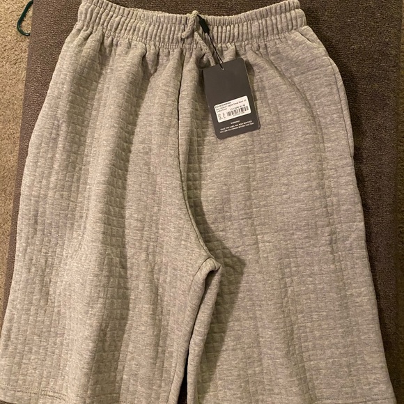 PrettyLittleThing Sweat Short - Picture 1 of 3